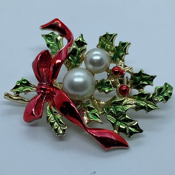 Holly Brooch with Pearls - Picture 1 of 5